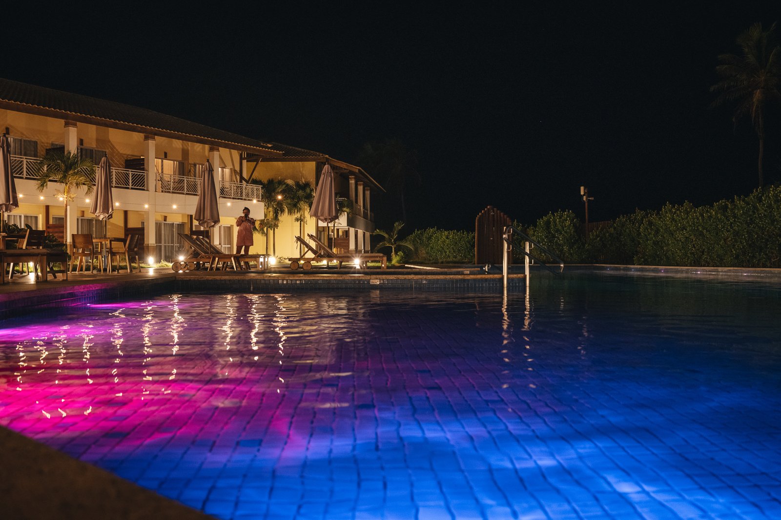 Piscina iluminada à noite no Hotel Boutique & Spa Ponta de Inhambupe, Baixio, Bahia