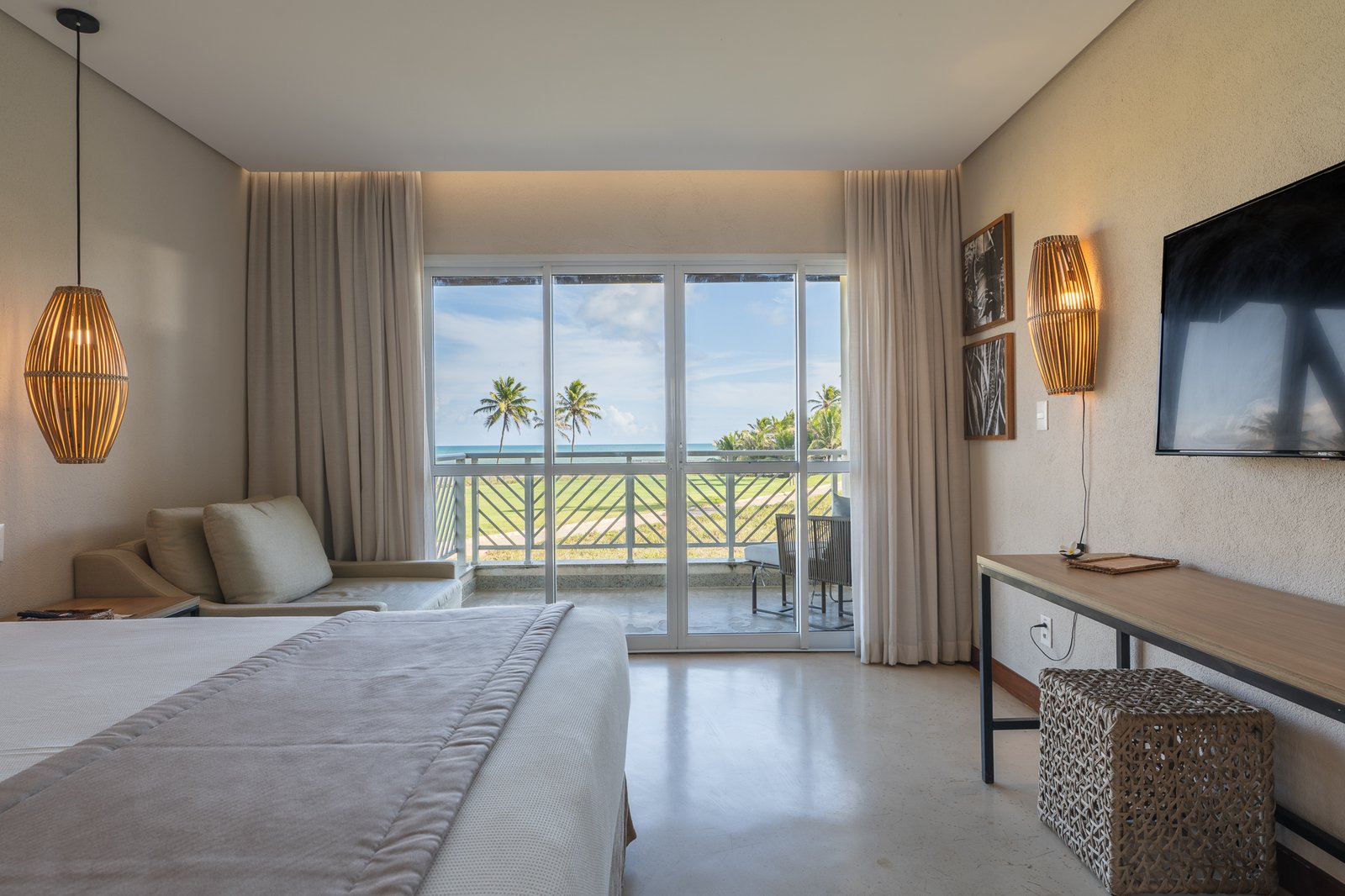 Suite at Hotel Ponta de Inhambupe overlooking the pool and the sea of Baixio, Bahia
