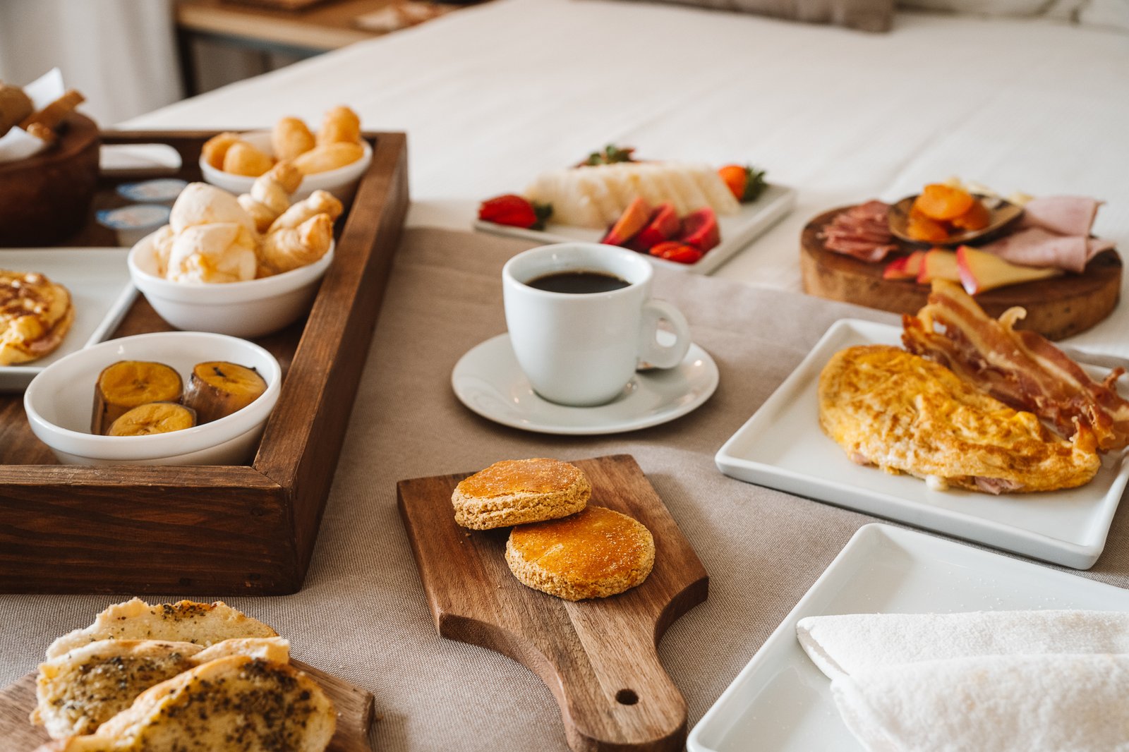 Breakfast tray with naturally leavened breads, fruit and freshly brewed coffee, Hotel Ponta de Inhambupe, Baixio, Bahia